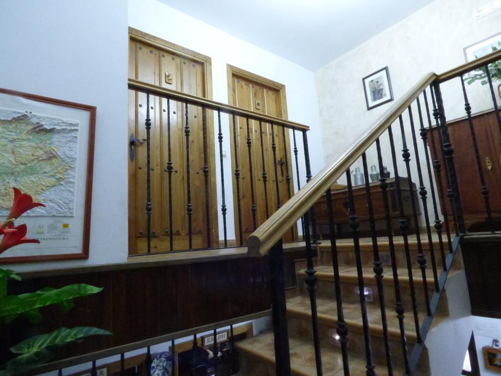 Casa Rural Al-Mofrag Y Apartamentos El Mirador De Monfraguee 比利亚雷亚尔圣卡洛斯 外观 照片