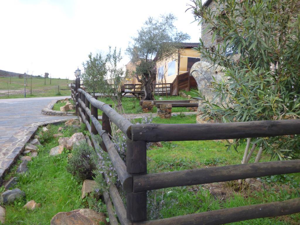 Casa Rural Al-Mofrag Y Apartamentos El Mirador De Monfraguee 比利亚雷亚尔圣卡洛斯 外观 照片