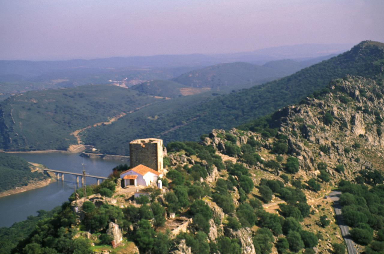 Casa Rural Al-Mofrag Y Apartamentos El Mirador De Monfraguee 比利亚雷亚尔圣卡洛斯 外观 照片